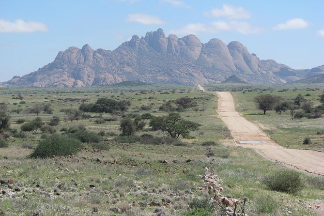 Spitzkoppe - Day Tour to the Spitzkoppe Mountain from Swakopmund - From Swakopmund at 9:00: How the day unfolds