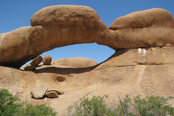 Spitzkoppe - Day Tour to the Spitzkoppe Mountain from Swakopmund - Lunch break, then Bushman paintings: switching gears the right way