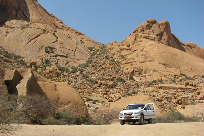 Spitzkoppe - Day Tour to the Spitzkoppe Mountain from Swakopmund - Guide energy and the bus factor: what makes the ride enjoyable