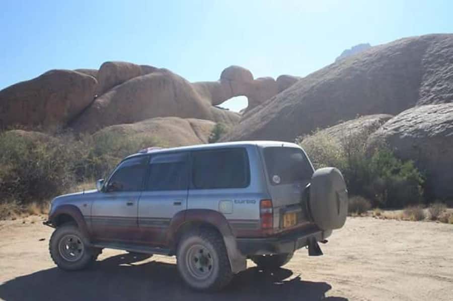 Spitzkoppe : via Zeila Shipwreck - A quick photo moment at a unique holiday resort