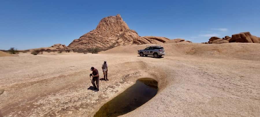 Swakopmund: Spitzkoppe Day Tour with Hotel Pickup - Picnic and drinks included, so you can stay focused on the mountain