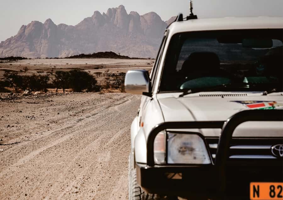 Swakopmund/Walvis Bay: Spitzkoppe Mountains - Spitzkoppe Granite Peaks and Himba Culture in One 8-Hour Day Trip