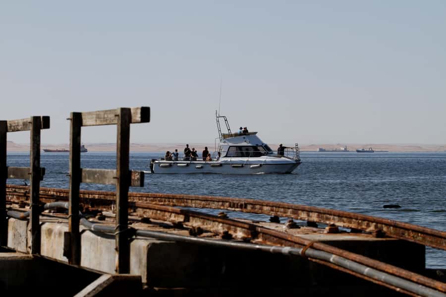 Walvis Bay: Dolphin Cruise, Pink Lakes and 4x4 Dune Drive - Food on the sea and in the dunes: oysters, sparkling wine, and a surprise